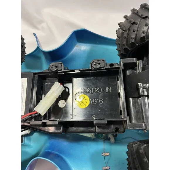 Vintage 1999 RADIOSHACK MEGAFLASH 9.6V Remote Control CAR Off Road Buggy w/ Box
